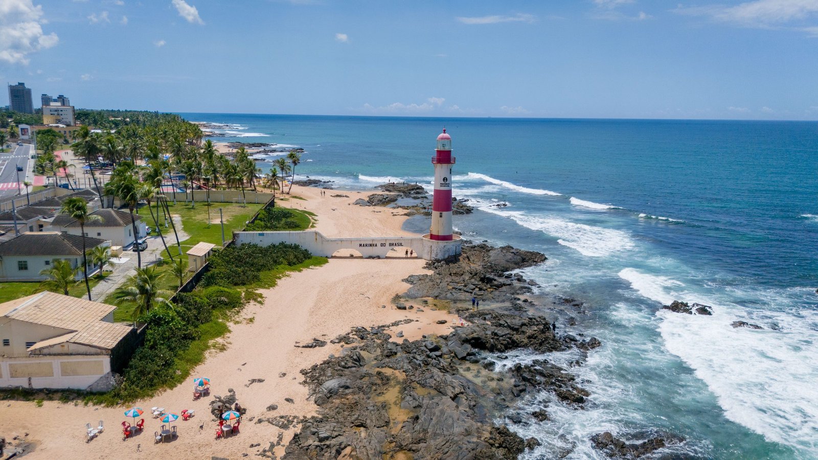 Farol de Itapuã visto do alto, próximo à Rua K